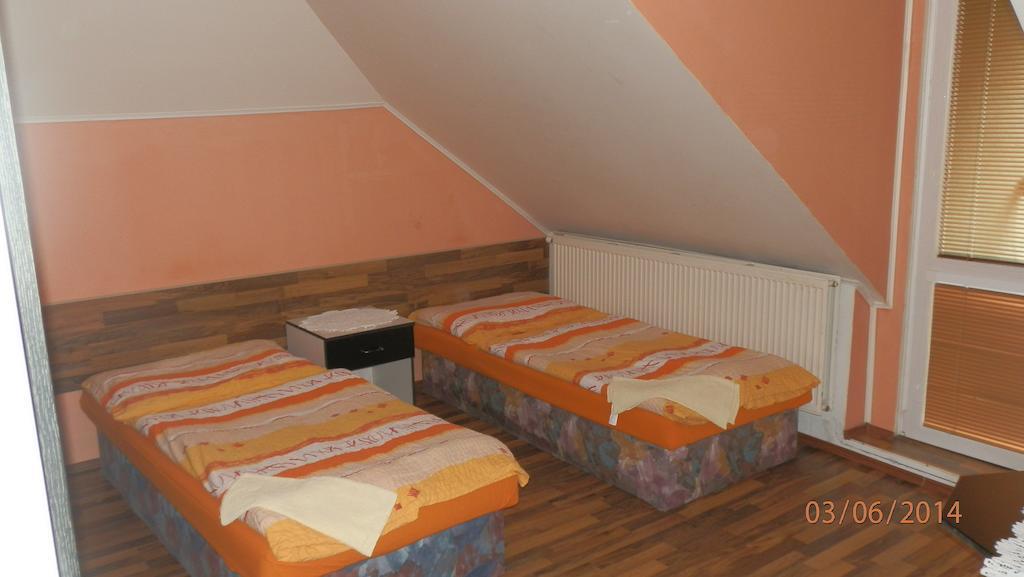 Penzion Marina Pri Slovenskej Restauracii Brezno Room photo